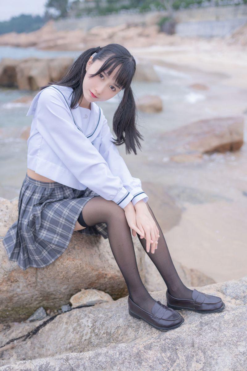 网红Coser@木绵绵OwO - 海边JK [40P37MB] - 图片3