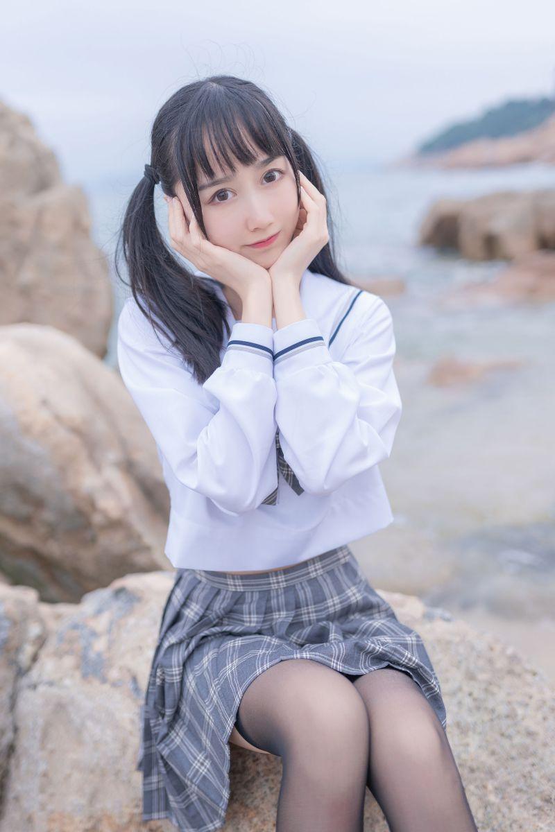 网红Coser@木绵绵OwO - 海边JK [40P37MB]