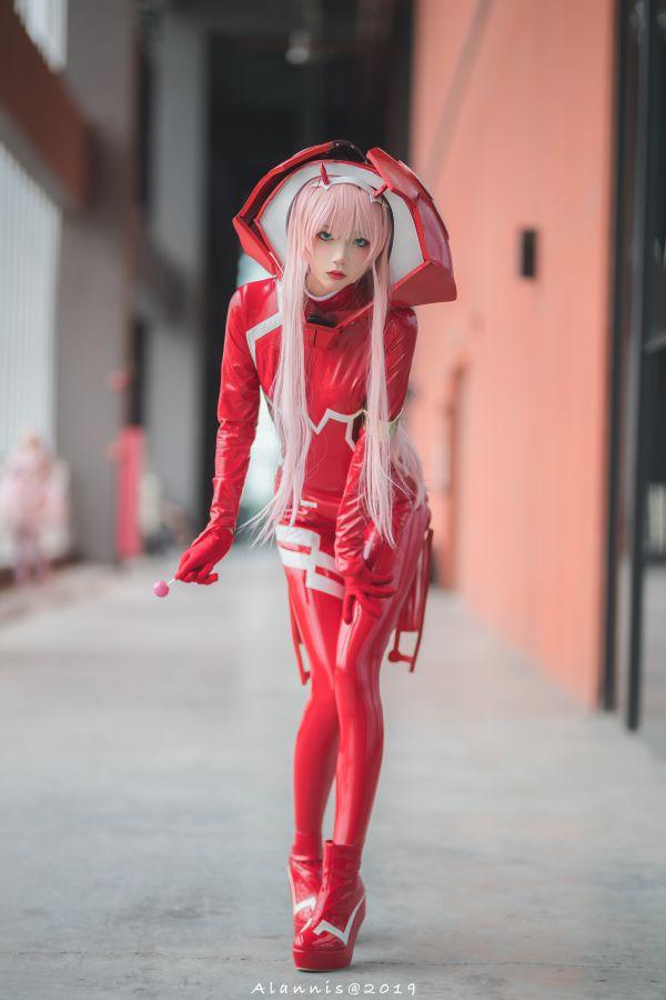 微博红人Coser@五更百鬼 胶衣 [9P25MB] - 图片4