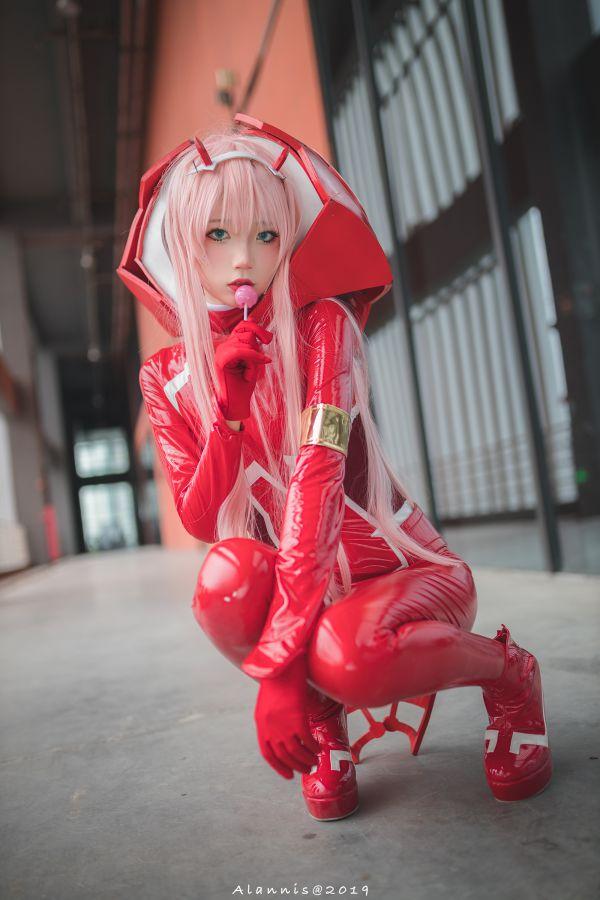 微博红人Coser@五更百鬼 胶衣 [9P25MB] - 图片8