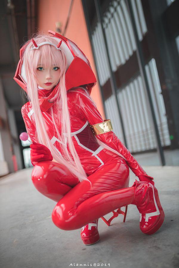 微博红人Coser@五更百鬼 胶衣 [9P25MB]