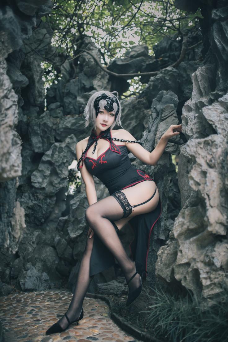 微博人气Coser@三刀刀Miido-⑥号本 黑贞德 [77P992MB]