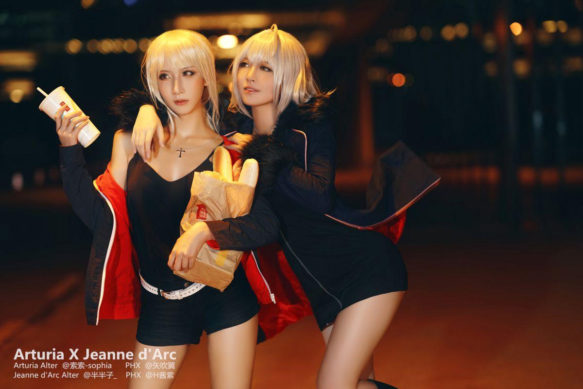 微博人气Coser@半半子&索索-海边泳装后路灯街拍 [9P76MB] - 图片2