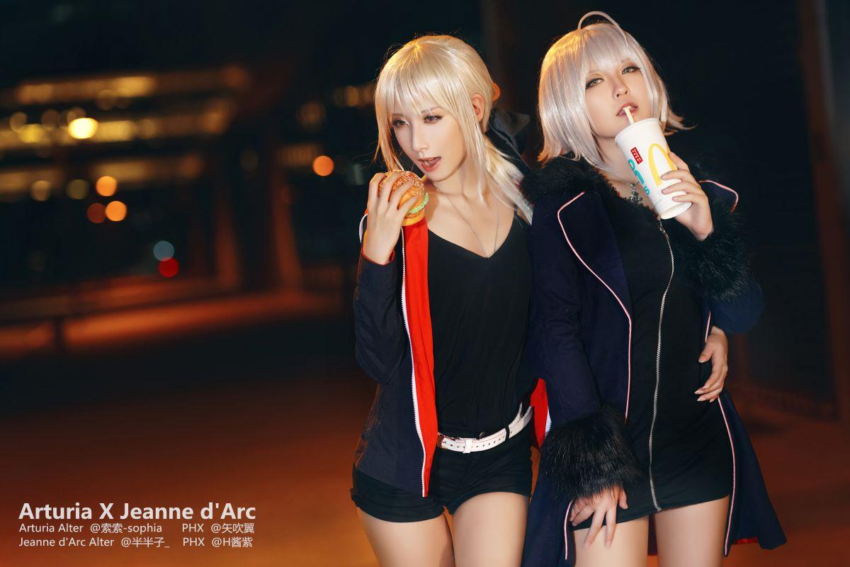 微博人气Coser@半半子&索索-海边泳装后路灯街拍 [9P76MB] - 图片3