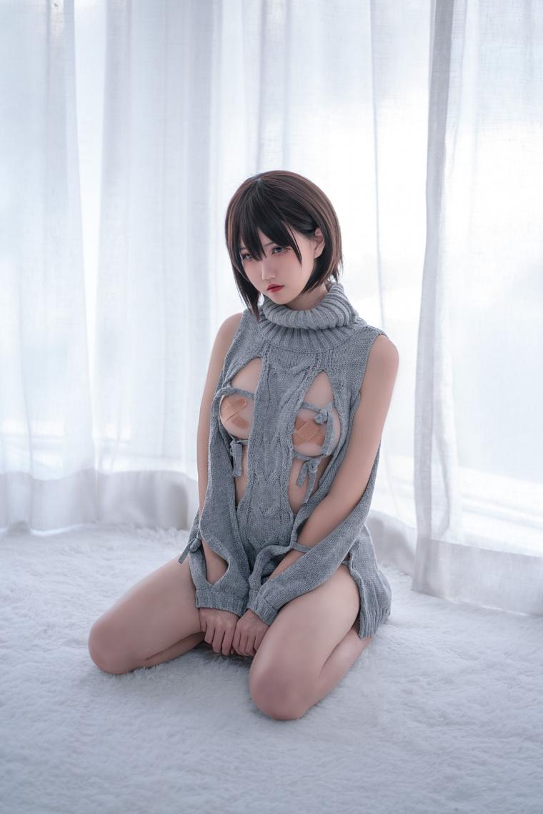 微博人气Coser@阿薰kaOri -露背毛衣写真 [20P105MB] - 图片2