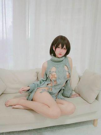 微博人气Coser@阿薰kaOri -露背毛衣写真 [20P105MB] - 图片7