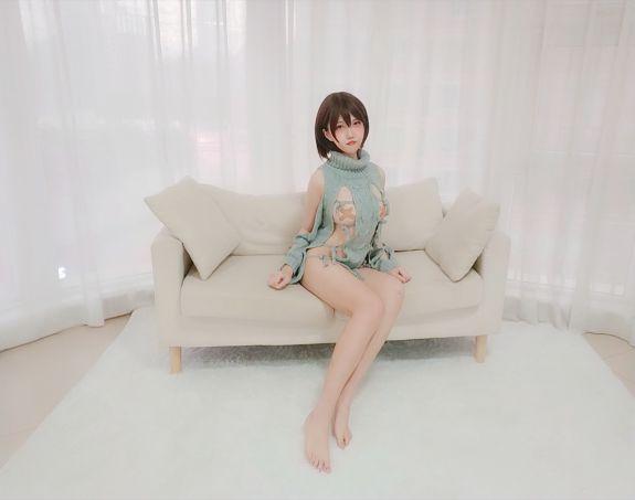 微博人气Coser@阿薰kaOri -露背毛衣写真 [20P105MB] - 图片4