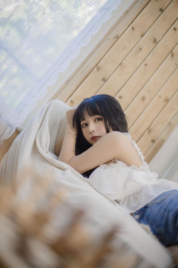 知名动漫博主@黑猫猫OvO 客厅 [16P74MB]