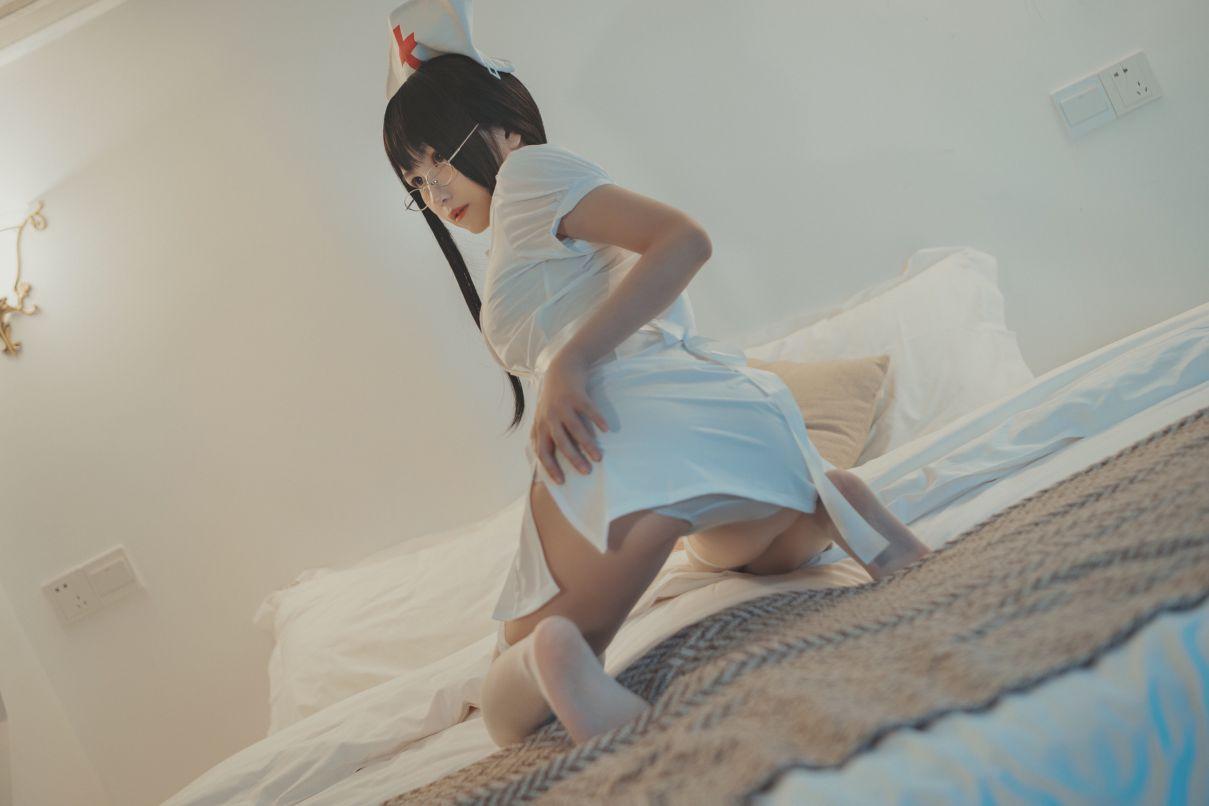 微博妹子@逐月Su 小护士 [24P65MB] - 图片6