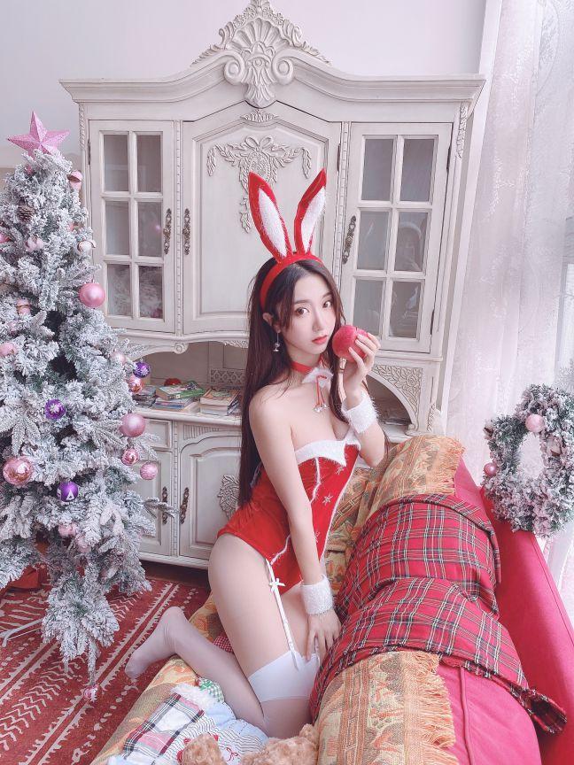 微博红人动漫Coser@黑川 圣诞小兔子 [32P80MB]