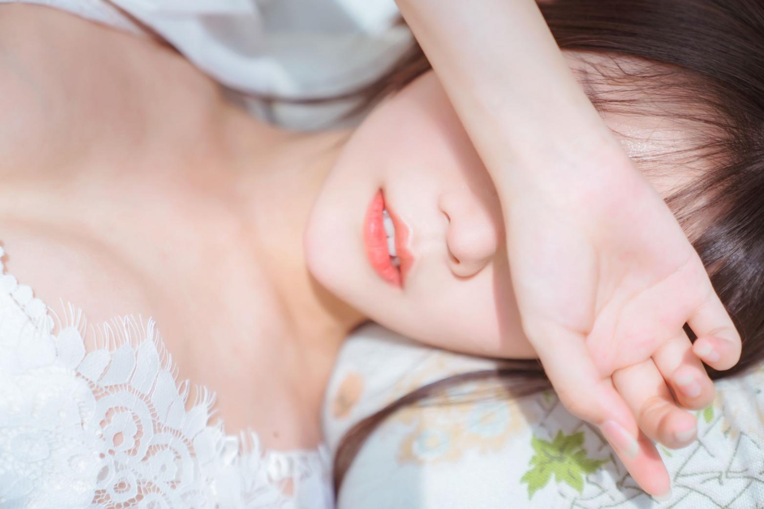 动漫博主@香草喵露露 玻璃房少女 [76P1.13G]
