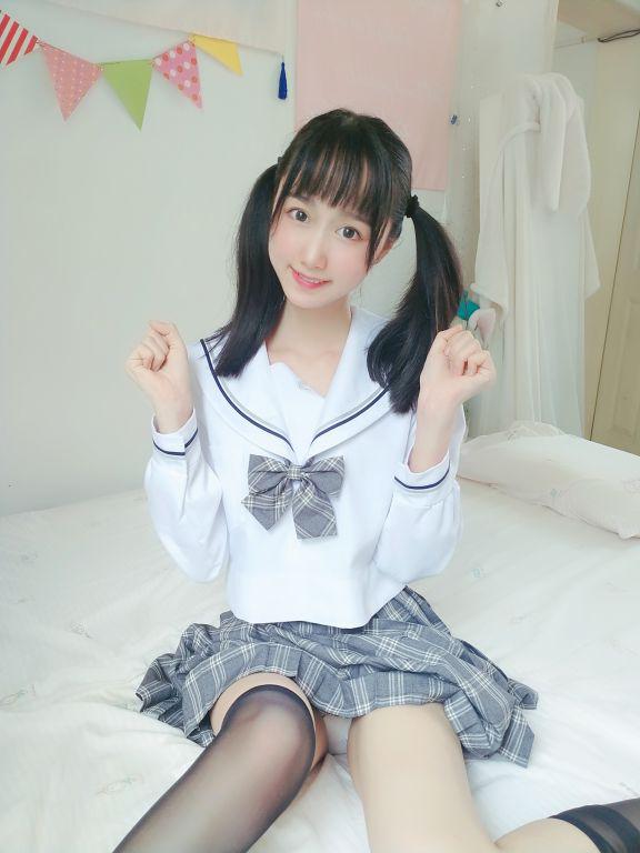 网红Coser@木绵绵OwO 灰格子jk [21P1V96.5MB] - 图片5