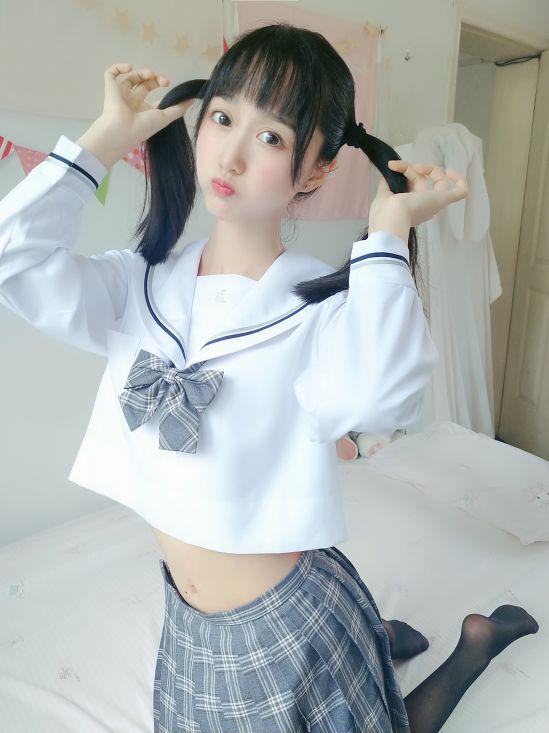 网红Coser@木绵绵OwO 灰格子jk [21P1V96.5MB]