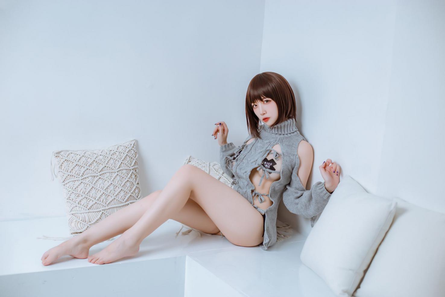人气动漫博主@二佐Nisa 私房洞洞毛衣 [68P2V398MB] - 图片3