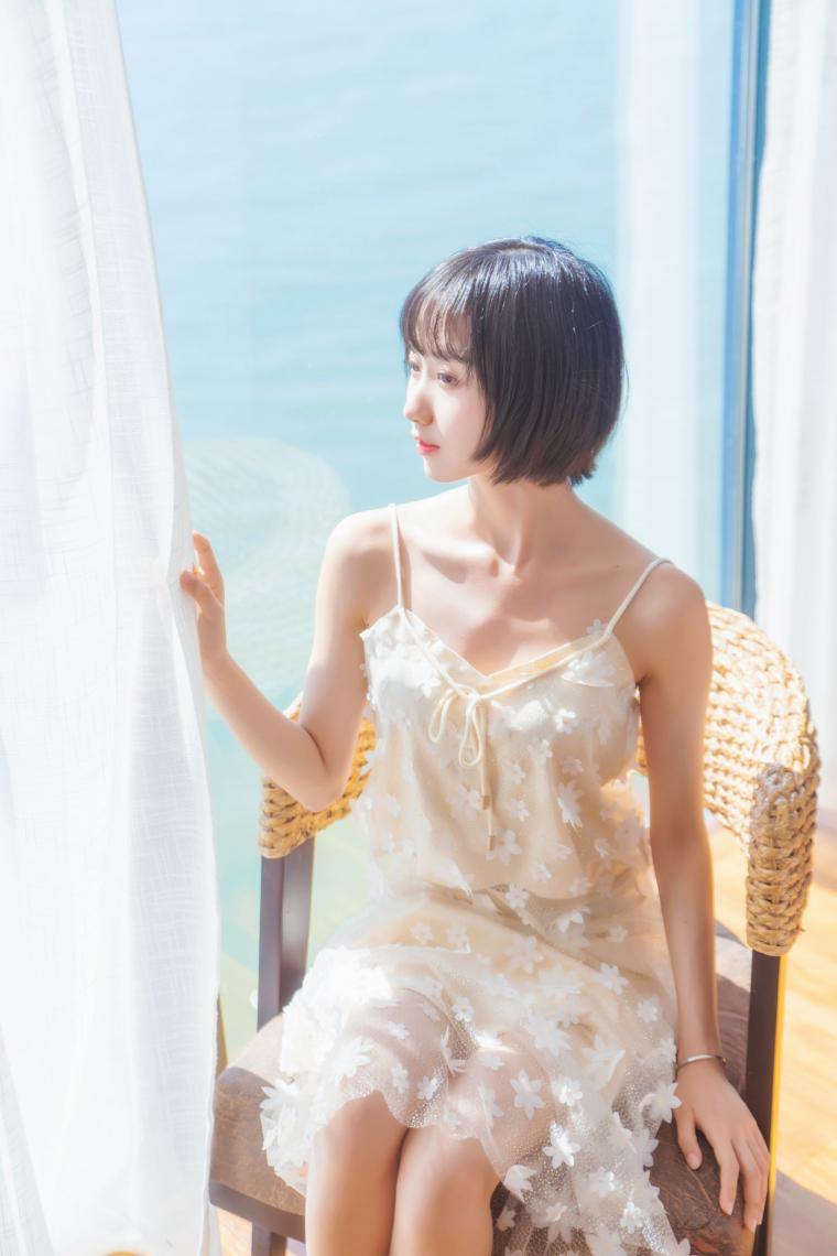 网红Coser@木绵绵OwO 暖冬的海 米色裙子 [22P391MB] - 图片3