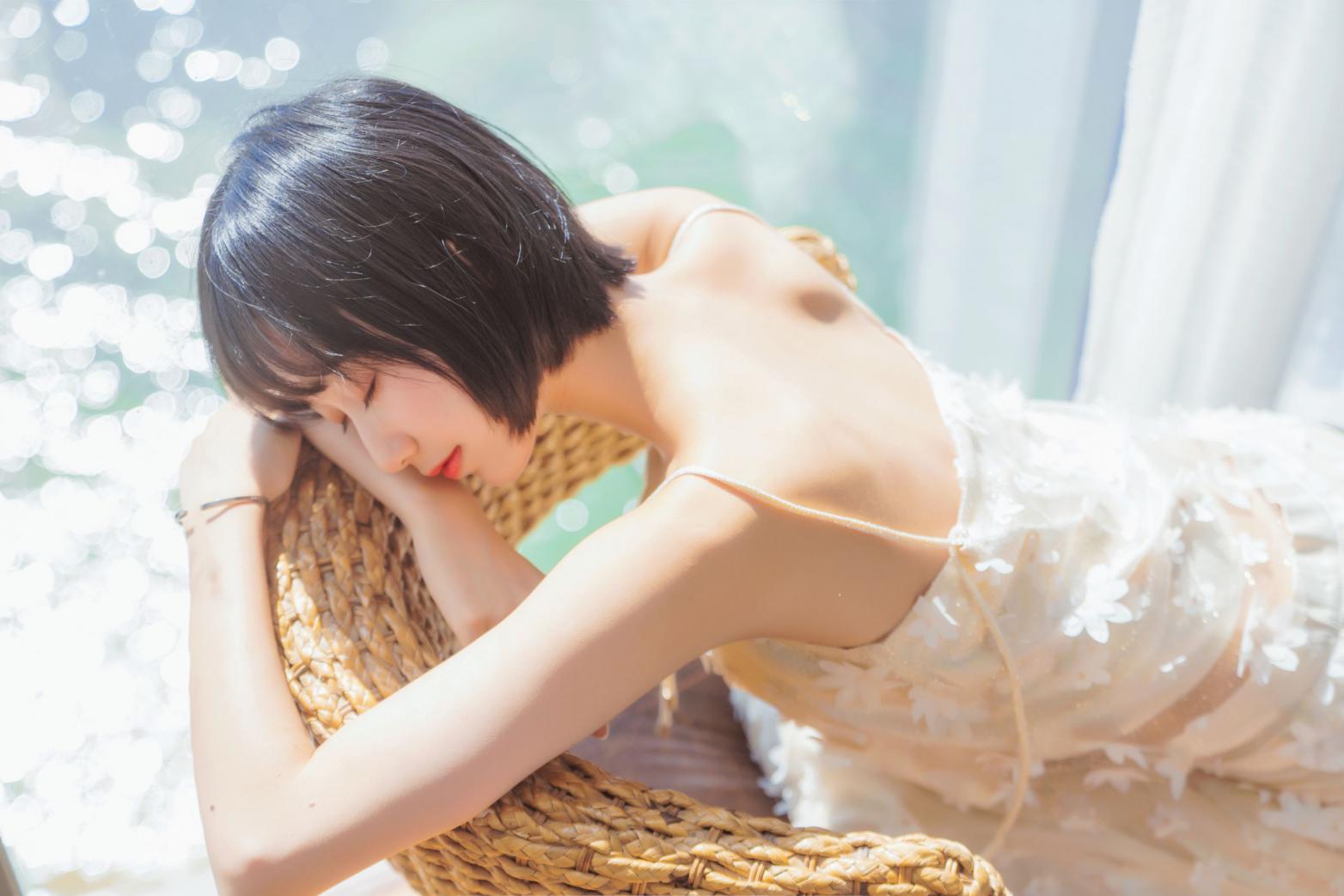 网红Coser@木绵绵OwO 暖冬的海 米色裙子 [22P391MB] - 图片5