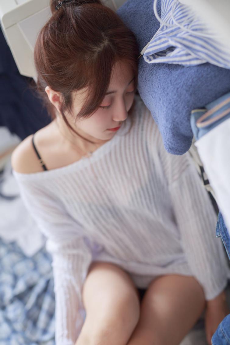 微博红人Coser@黑川 白色洞洞毛衣 [50P322MB] - 图片4