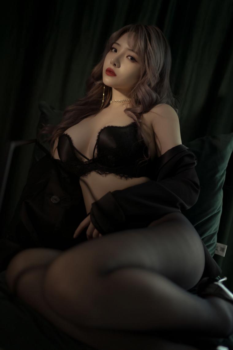 微博红人Coser@雯妹不讲道理 西装 [25P370MB] - 图片5