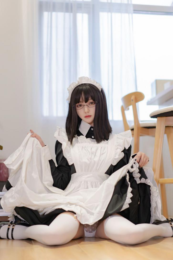 微博妹子@过期米线线喵 女仆长 [28P72MB] - 图片3