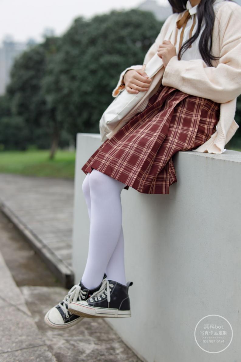 森萝财团写真 有料 NO.006 依依 户外白丝JK制服 [90P1.23G]