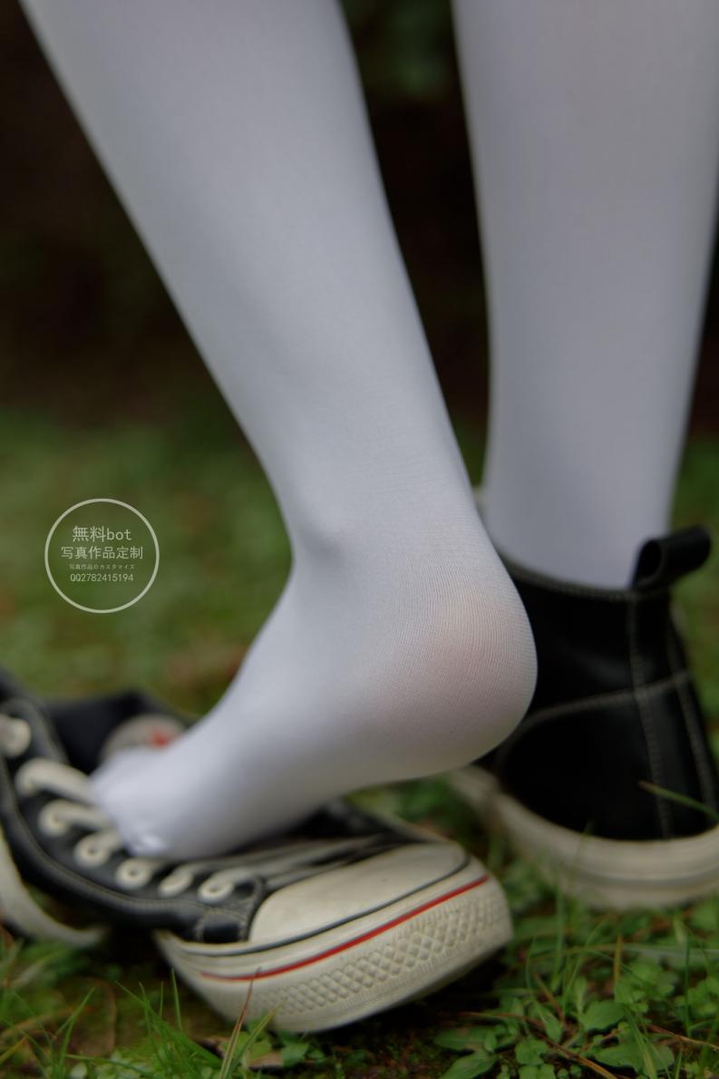 森萝财团写真 有料 NO.006 依依 户外白丝JK制服 [90P1.23G] - 图片4