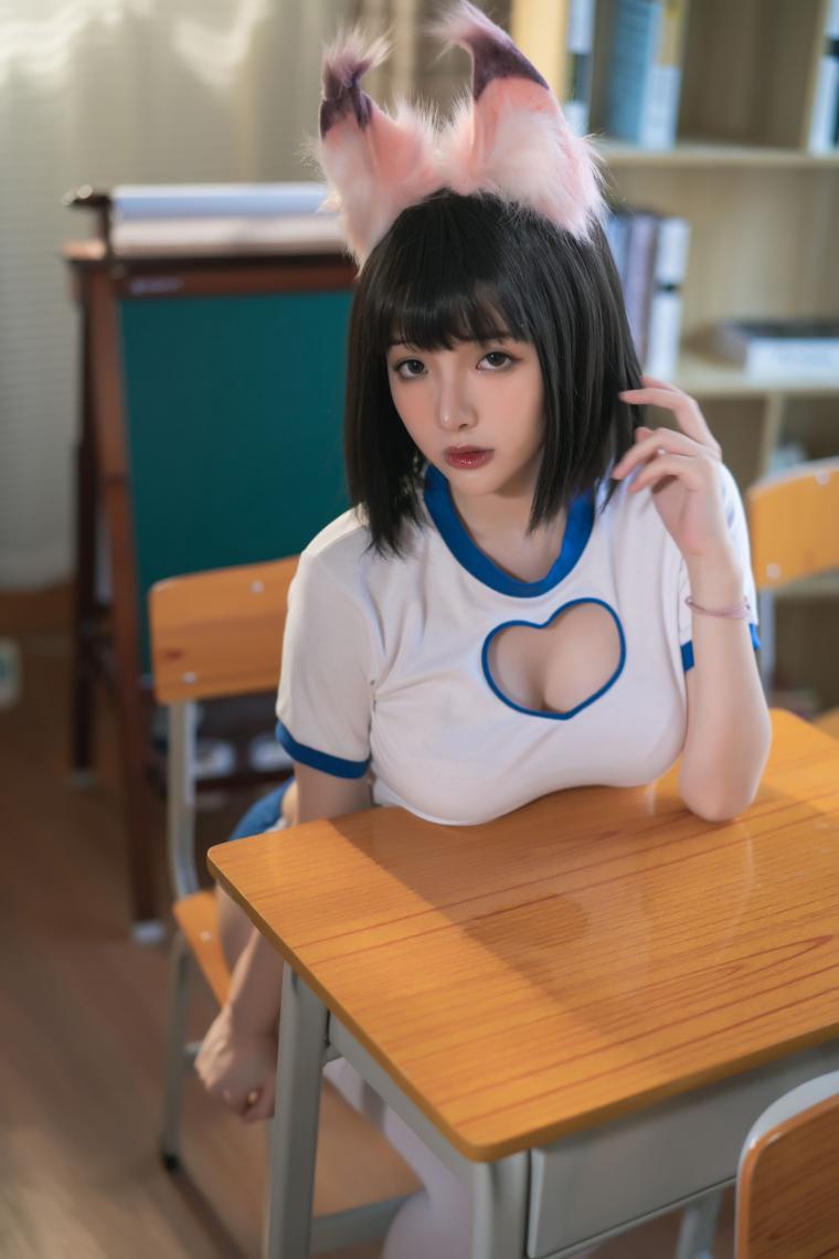 微博红人Coser@雯妹不讲道理 运动服猫咪 [30P595MB] - 图片3