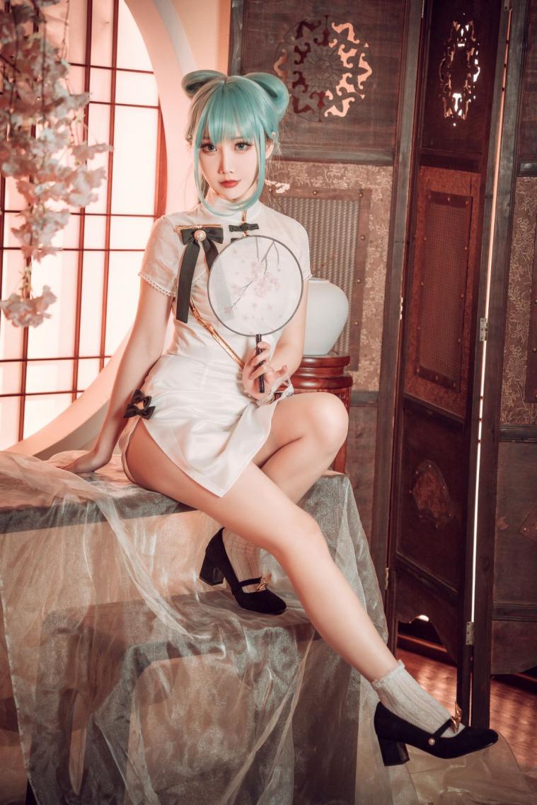人气动漫Coser@面饼仙儿 初音旗袍 [28P514MB] - 图片6