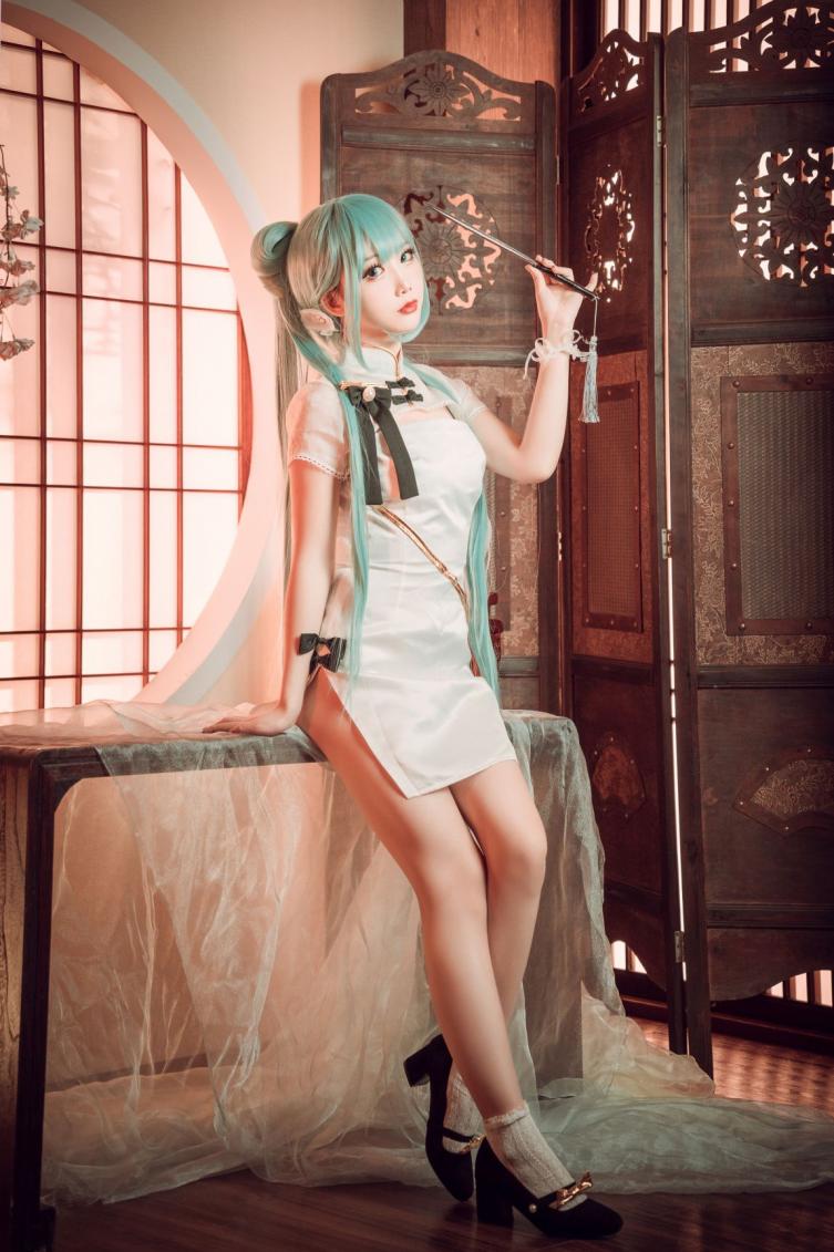 人气动漫Coser@面饼仙儿 初音旗袍 [28P514MB] - 图片3