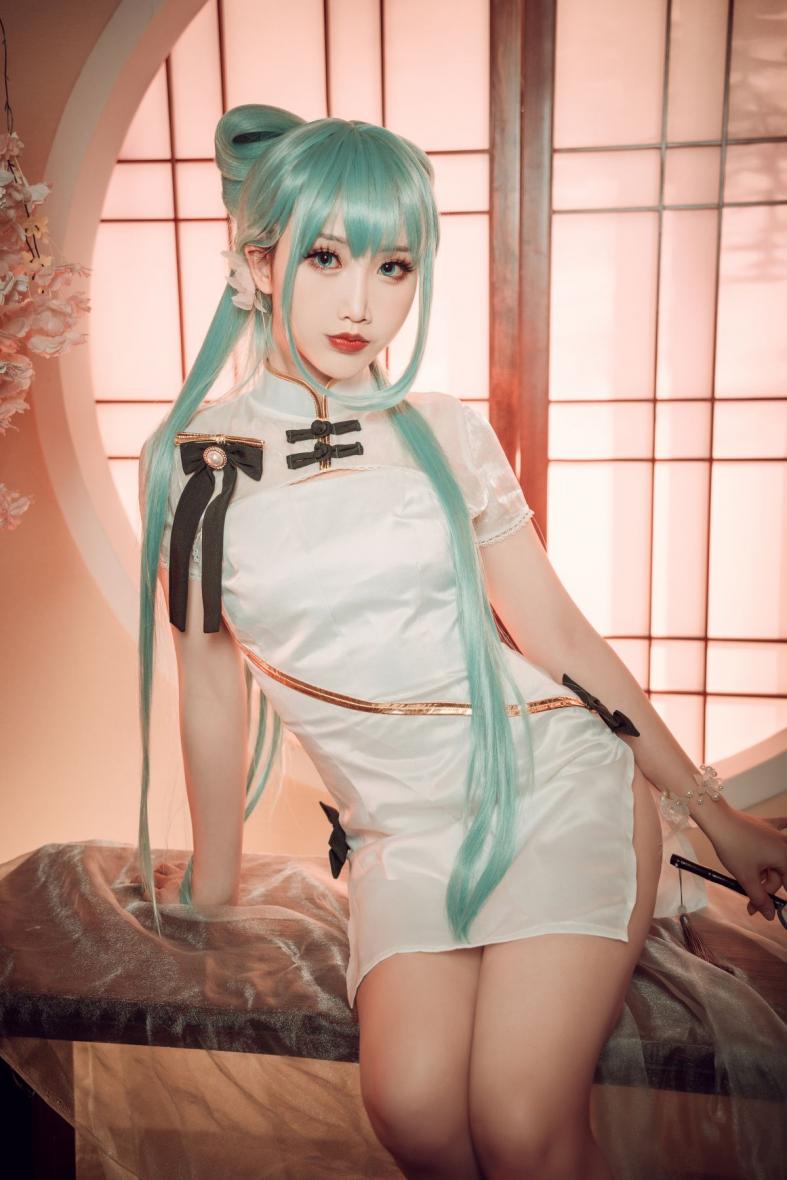 人气动漫Coser@面饼仙儿 初音旗袍 [28P514MB] - 图片2