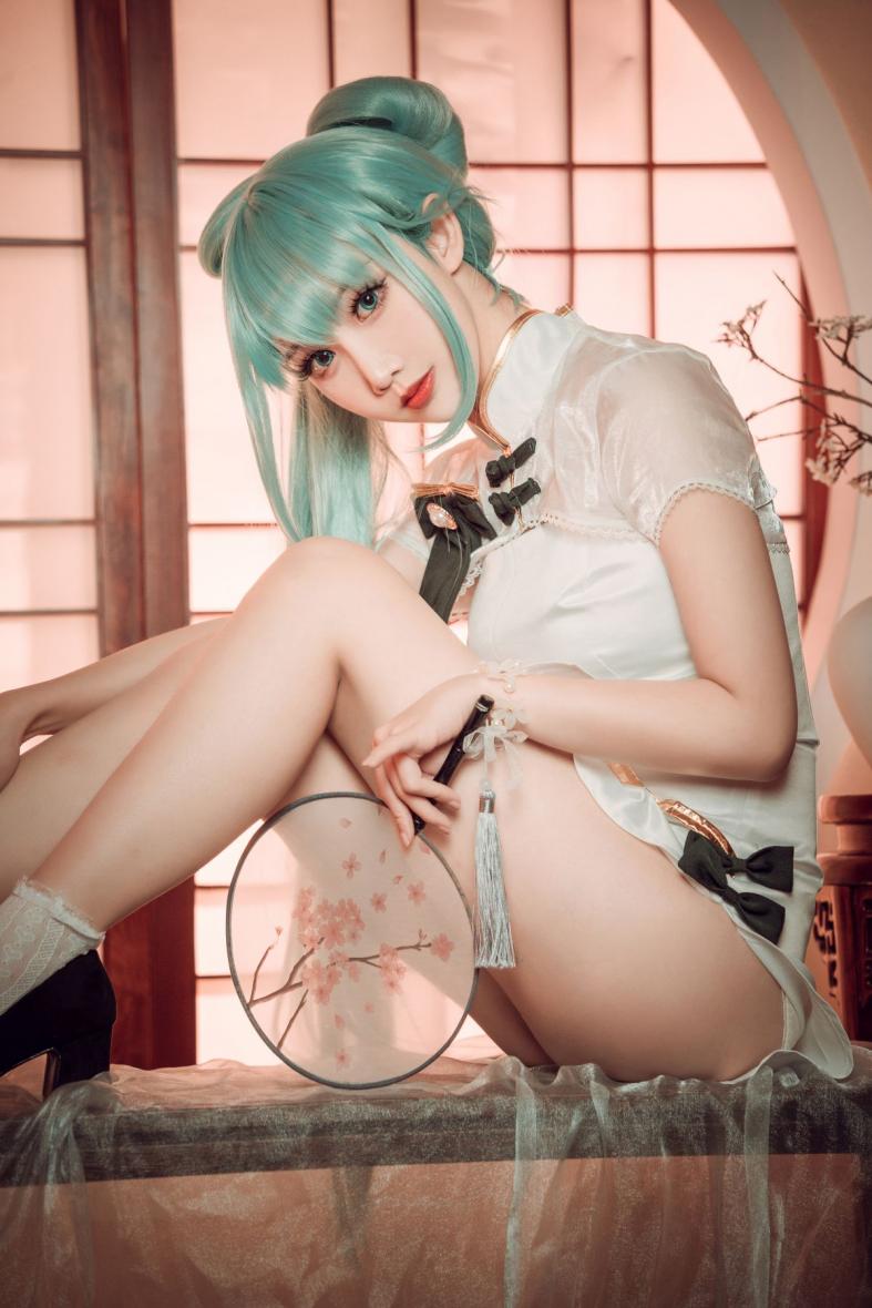 人气动漫Coser@面饼仙儿 初音旗袍 [28P514MB] - 图片4