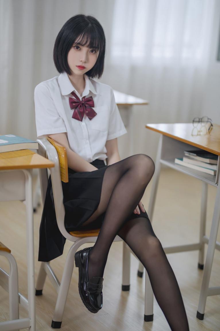 微博美少女许岚Cosplay性感写真教室jk黑丝 - 图片7