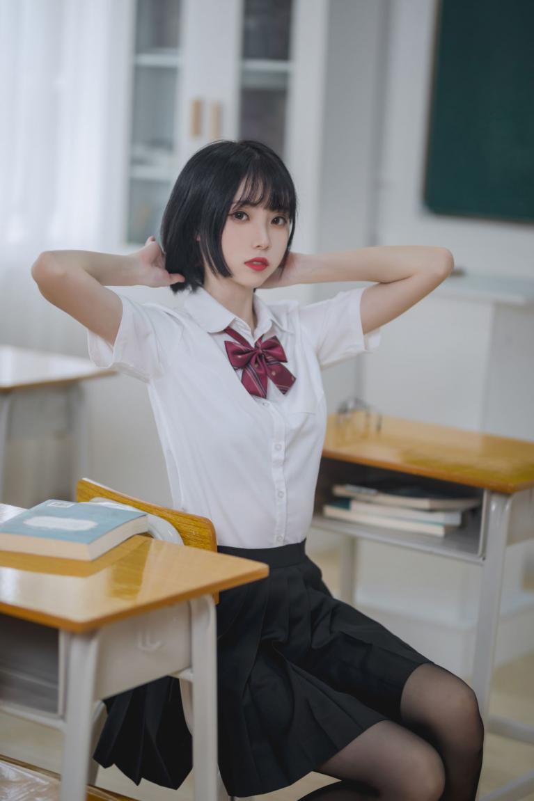 微博美少女许岚Cosplay性感写真教室jk黑丝 - 图片6