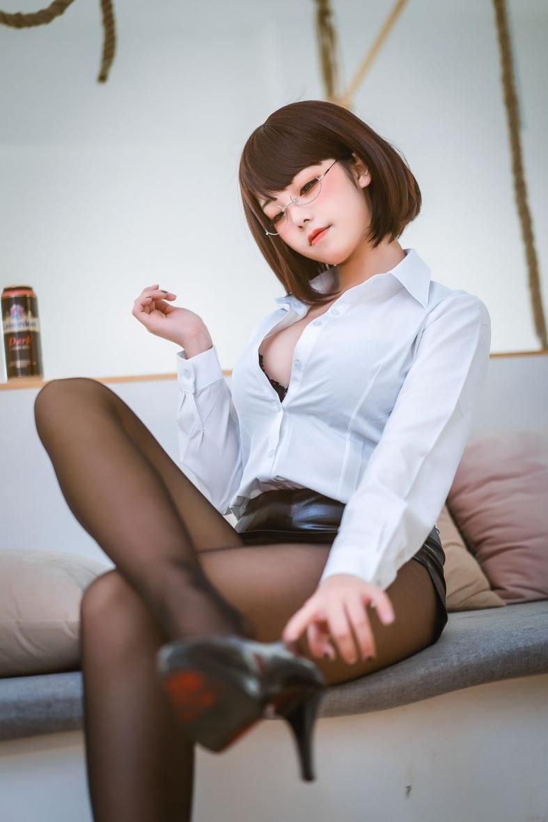 知名动漫博主@蜜汁猫裘 醉OL [52P698MB]