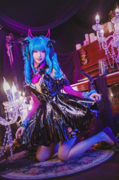 网红Coser@木绵绵OwO miku小恶魔 [19P221MB]