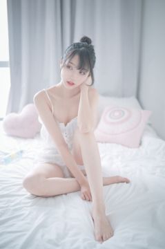 动漫博主@周叽是可爱兔兔 白色睡衣 [23P196MB]