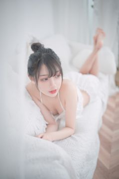 动漫博主@周叽是可爱兔兔 白色睡衣 [23P196MB] - 图片3