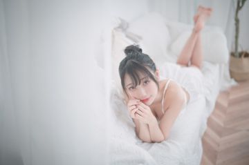 动漫博主@周叽是可爱兔兔 白色睡衣 [23P196MB] - 图片7