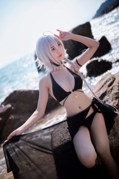 微博人气Coser@抖娘-利世 黑贞德泳装 [40P135MB] - 图片3
