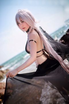 微博人气Coser@抖娘-利世 黑贞德泳装 [40P135MB] - 图片4