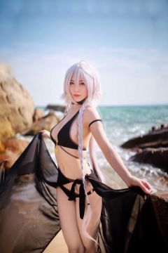 微博人气Coser@抖娘-利世 黑贞德泳装 [40P135MB] - 图片5